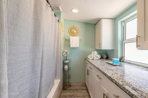 Bath - 42 Brooks Dr, Ormond Beach, FL 32176 photo 2 of 3
