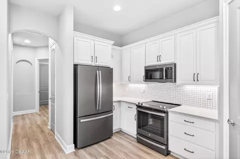 Kitchen - 10 Newhaven Ln, Ormond Beach, FL 32174 photo 4 of 4
