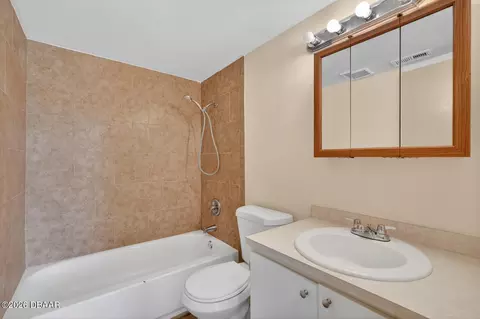 Bath - 1060 E Patrick Cir, Daytona Beach, FL 32117 photo 3 of 4