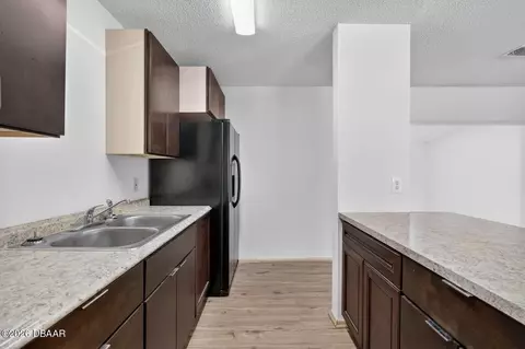 Kitchen - 1060 E Patrick Cir, Daytona Beach, FL 32117 photo 6 of 11