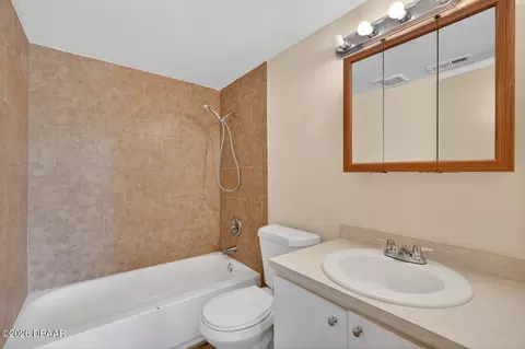 Bath - 1060 E Patrick Cir, Daytona Beach, FL 32117 photo 4 of 4