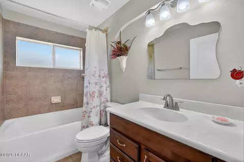 Bath - 1269 Harwick Ln, Ormond Beach, FL 32174 photo 1 of 2