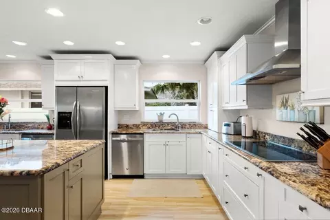 Kitchen - 1329 Oak Forest Dr, Ormond Beach, FL 32174 photo 6 of 9