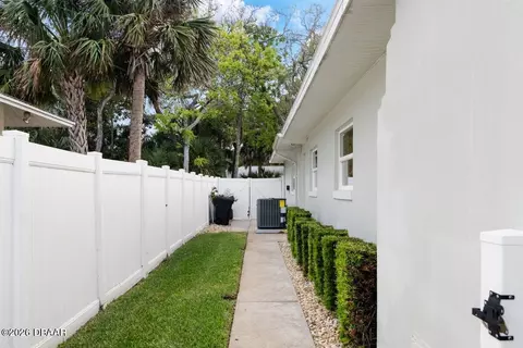 Exterior - 1329 Oak Forest Dr, Ormond Beach, FL 32174 photo 6 of 10
