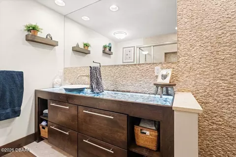 Bath - 1329 Oak Forest Dr, Ormond Beach, FL 32174 photo 7 of 7