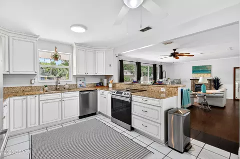 Kitchen - 1139 Roberts St, Ormond Beach, FL 32174 photo 3 of 5