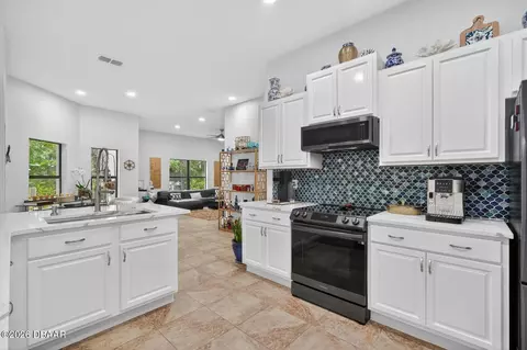 Kitchen - 77 Apian Way, Ormond Beach, FL 32174 photo 2 of 5