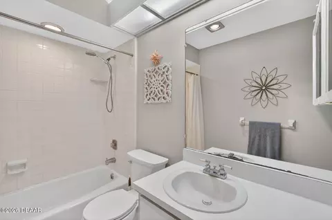 Bath - 26 Baymeadow Ct, Ormond Beach, FL 32174 photo 3 of 4
