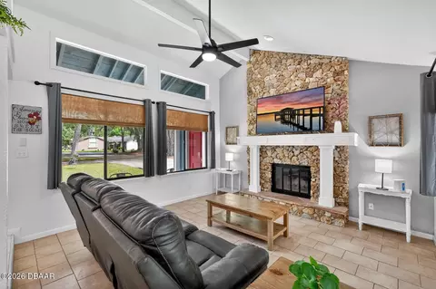 Living - 26 Baymeadow Ct, Ormond Beach, FL 32174 photo 2 of 3