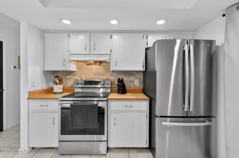 Kitchen - 26 Baymeadow Ct, Ormond Beach, FL 32174 photo 6 of 8