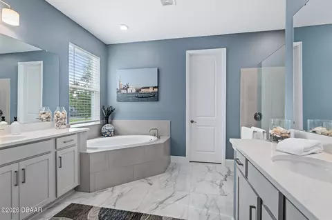 Bath - 1391 Arklow Cir, Ormond Beach, FL 32174 photo 2 of 9
