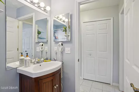 Bath - 2 Queen Ann Ct, Ormond Beach, FL 32174 photo 3 of 4