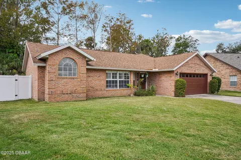 Exterior - 2 Queen Ann Ct, Ormond Beach, FL 32174 photo 4 of 8