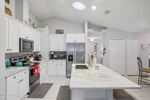 Kitchen - 2 Queen Ann Ct, Ormond Beach, FL 32174 photo 4 of 5