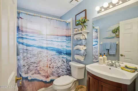 Bath - 2 Queen Ann Ct, Ormond Beach, FL 32174 photo 2 of 4