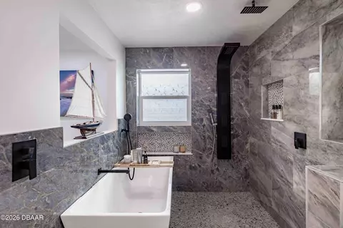 Bath - 500 S Riverside Dr, Edgewater, FL 32132 photo 4 of 7