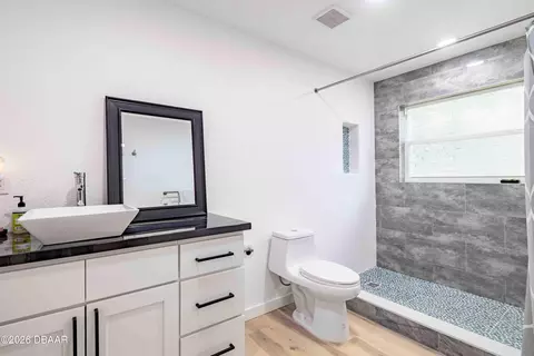 Bath - 500 S Riverside Dr, Edgewater, FL 32132 photo 1 of 7