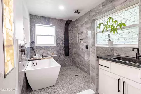 Bath - 500 S Riverside Dr, Edgewater, FL 32132 photo 3 of 7