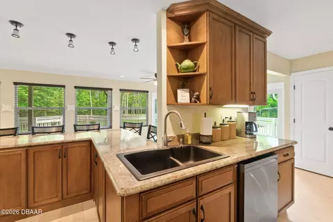 Kitchen - 105 Willow Bend Ln, Ormond Beach, FL 32174 photo 4 of 7