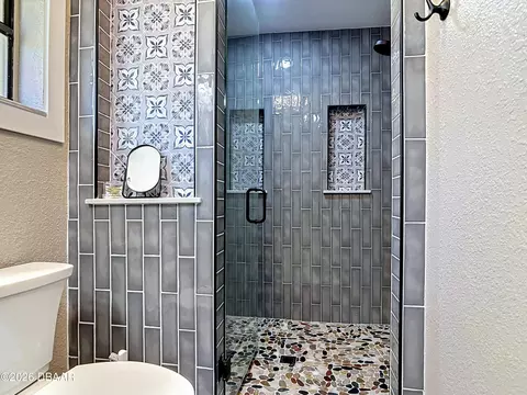 Bath - 2519 Glenwood Dr, Edgewater, FL 32141 photo 2 of 3