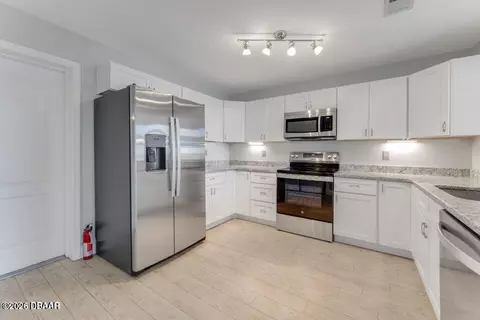Kitchen - 3070 Ocean Shore Blvd, Ormond Beach, FL 32176 photo 3 of 3
