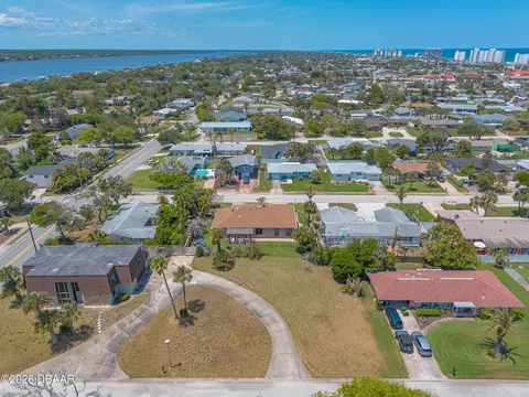85 Dianne Dr, Ormond Beach, FL 32176 photo 2