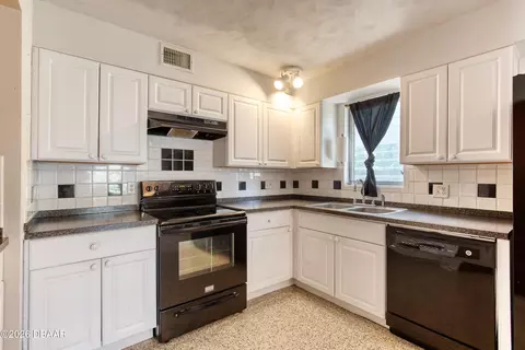 Kitchen - 102 Ellsworth Ave, Ormond Beach, FL 32174 photo 1 of 1