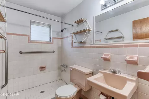 Bath - 102 Ellsworth Ave, Ormond Beach, FL 32174 photo 2 of 2