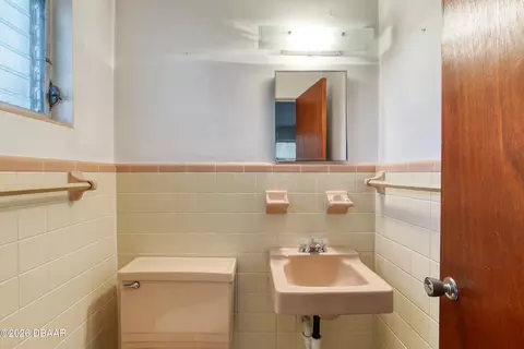 Bath - 102 Ellsworth Ave, Ormond Beach, FL 32174 photo 1 of 2
