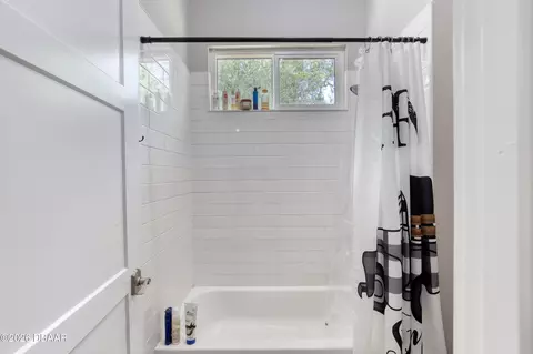 Bath - 15 Maple St, Flagler Beach, FL 32136 photo 8 of 9
