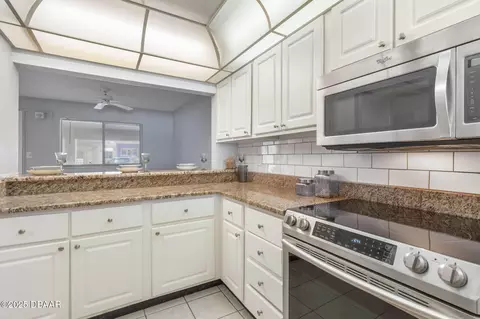 Kitchen - 89 S Atlantic Ave, Ormond Beach, FL 32176 photo 5 of 6