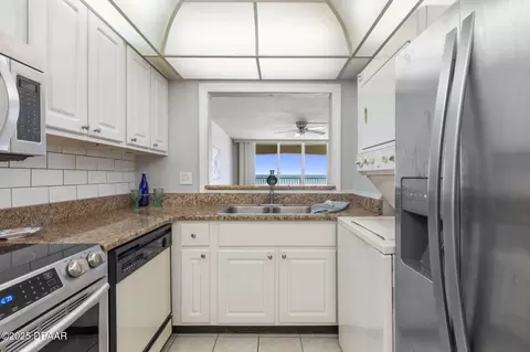 Kitchen - 89 S Atlantic Ave, Ormond Beach, FL 32176 photo 4 of 6
