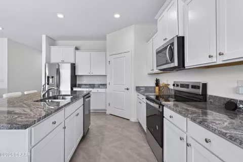 Kitchen - 4975 NW 39th Loop, Ocala, FL 34482 photo 2 of 4