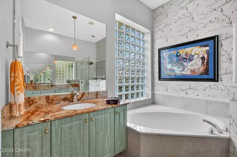 Bath - 41 Bay Pointe Dr, Ormond Beach, FL 32174 photo 3 of 5