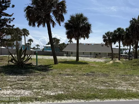 327 Due East St, New Smyrna Beach, FL 32169