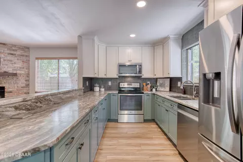 Kitchen - 344 Tymber Run, Ormond Beach, FL 32174 photo 3 of 4