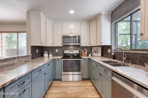 Kitchen - 344 Tymber Run, Ormond Beach, FL 32174 photo 2 of 4