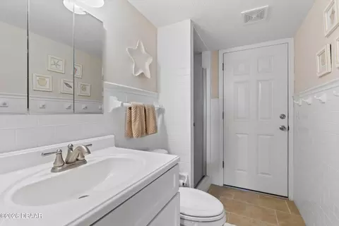 Bath - 935 Ocean Shore Blvd, Ormond Beach, FL 32176 photo 1 of 2