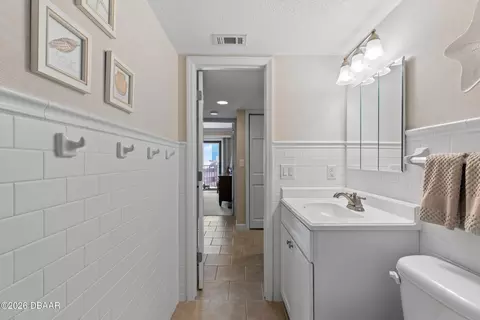 Bath - 935 Ocean Shore Blvd, Ormond Beach, FL 32176 photo 2 of 2