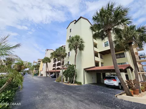 632 Marina Point Dr, Daytona Beach, FL 32114