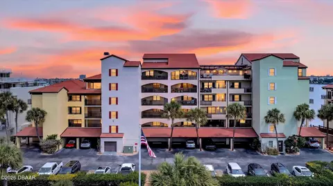 661 Marina Point Dr, Daytona Beach, FL 32114