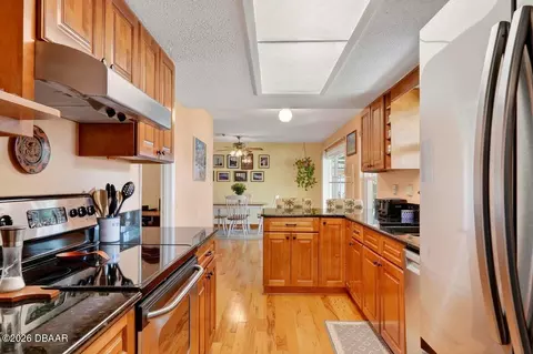 Kitchen - 1114 Parkside Dr, Ormond Beach, FL 32174 photo 4 of 5