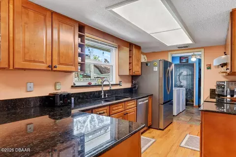 Kitchen - 1114 Parkside Dr, Ormond Beach, FL 32174 photo 2 of 5