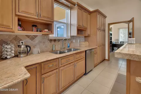 Kitchen - 443 Juniper Ln, Ormond Beach, FL 32174 photo 5 of 7