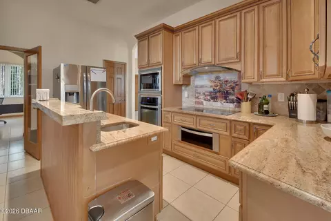 Kitchen - 443 Juniper Ln, Ormond Beach, FL 32174 photo 4 of 7