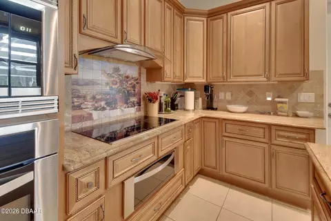 Kitchen - 443 Juniper Ln, Ormond Beach, FL 32174 photo 6 of 7