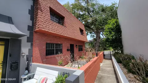 625 N Halifax Ave, Daytona Beach, FL 32118