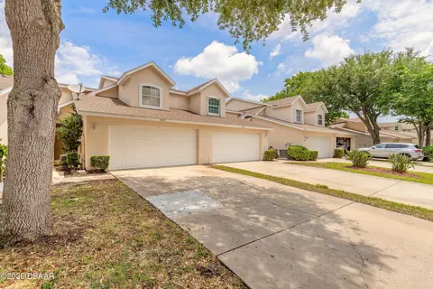 537 Lake Bridge Dr, Ormond Beach, FL 32174