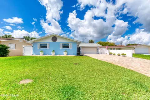 Exterior - 32 Plaza Dr, Ormond Beach, FL 32176 photo 2 of 17