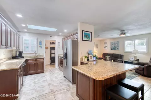 Kitchen - 32 Plaza Dr, Ormond Beach, FL 32176 photo 2 of 5